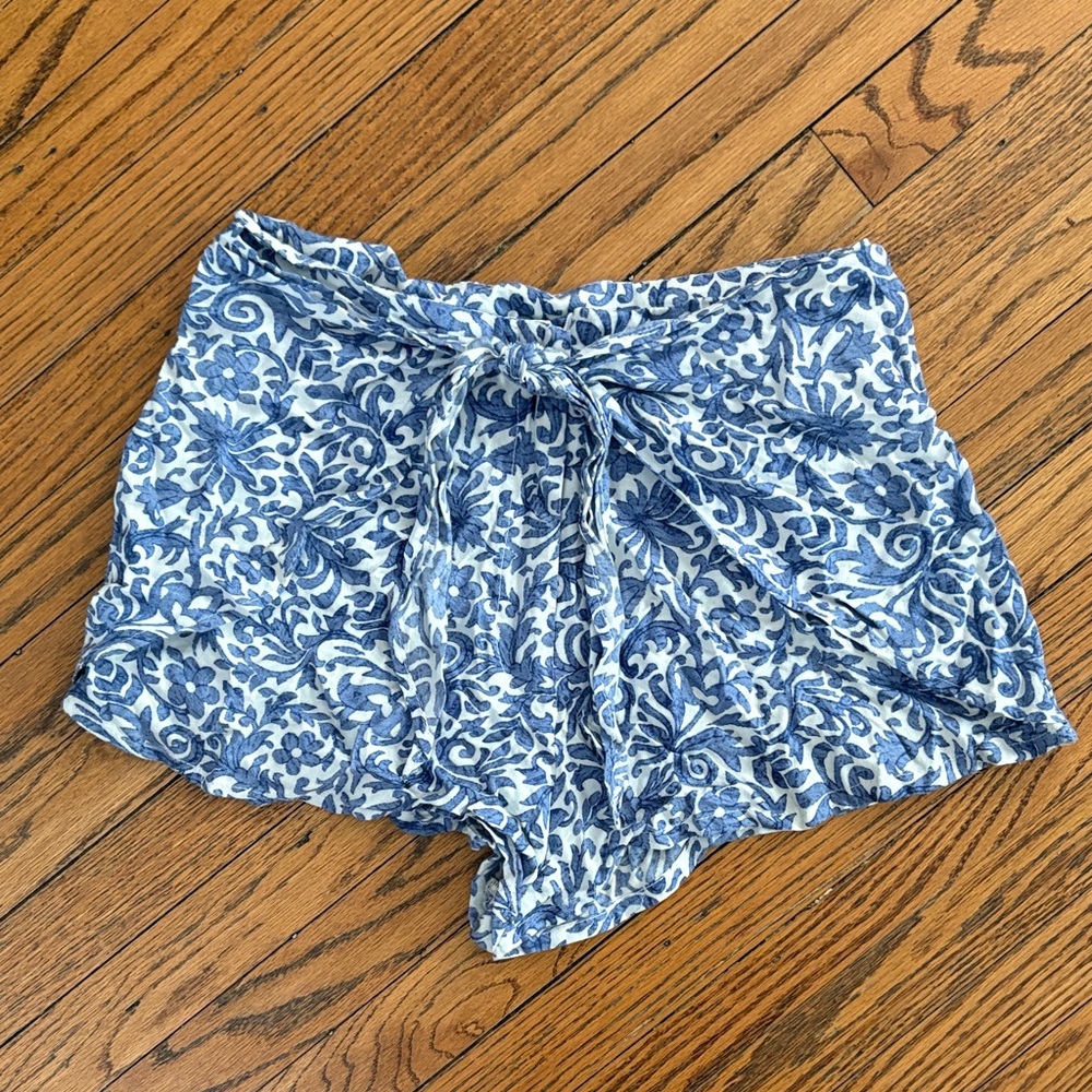 Floral Blue and White Women's Shorts